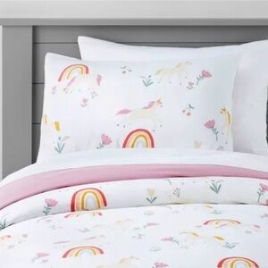 PILLOWFORT NWT unicorn floral duvet set -full/queen